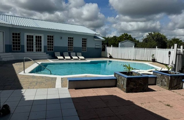 473) Tropical Oasis w/ Pool- sleeps 12!