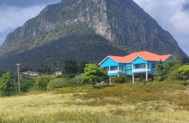 Tropical Oasis Charming 3-bedroom house with AC and WiFi in delightful Choiseul