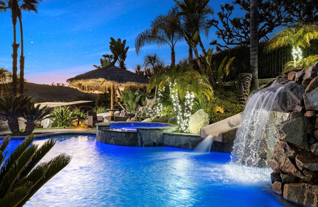 Tropical Paradise: Enchanting Vacation Home with a Resort-Style Oasis Backyard!