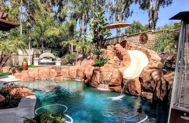 Tropical Paradise 4 Bedroom Home sleeps 10
