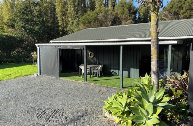 ..Tropical Retreat ..