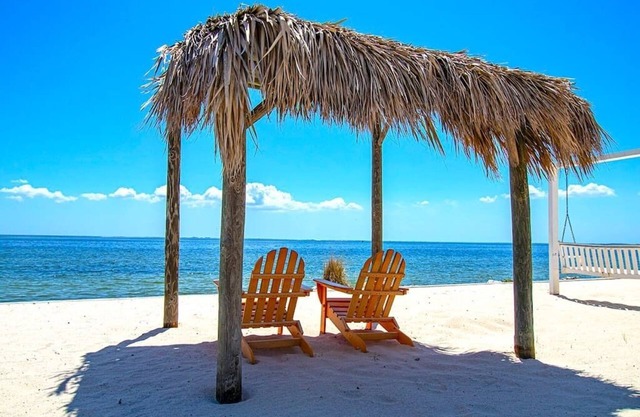 Tropical Serenity-Water View, Heated Pool Tiki Bar