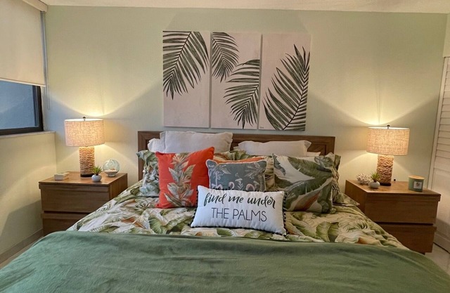 Tropical Vibes! Moon Bay Renovated Condo in Gated Community!