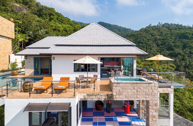 Atemberaubende Villa mit Meerblick