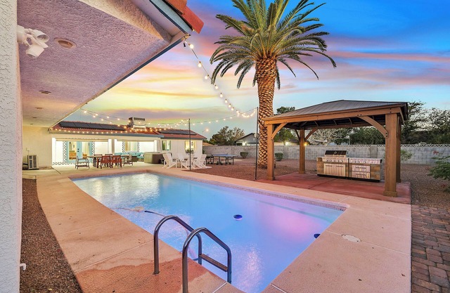 Tropicana Desert-5 Bdm x 3 Bth 6 Kng Beds, Free Spa Heat