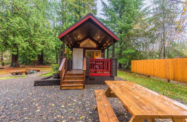 Trout Corner: wooded tiny home