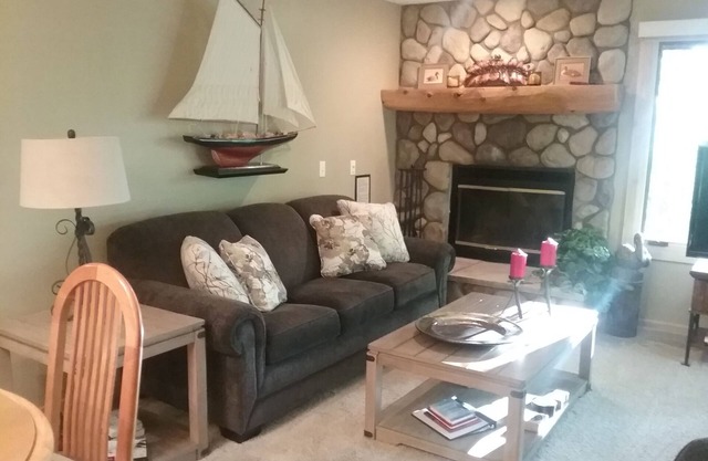 Minuten von Nubs Nob ... Beinhaltet Skiraum ... Trout Creek Wohnung # 145