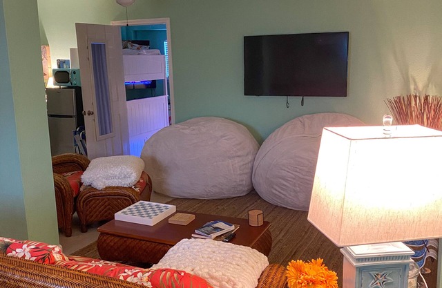 TROUT HOUSE. Beach/Fishing Retreat! Golf cart included!