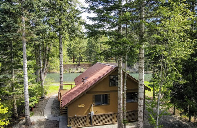 Trout Hunters Riverside Cabin on the Yakima River!