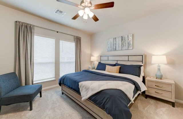 Spacious Stay in Troy