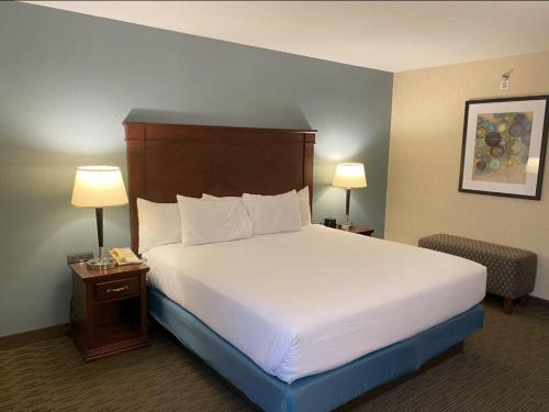 Troy Inn & Suites by IHG