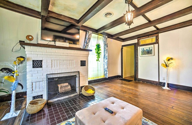 Troy Townhome: 10 Mi to Downtown Albany!