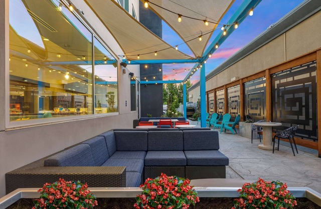 Tru By Hilton Lathrop, CA