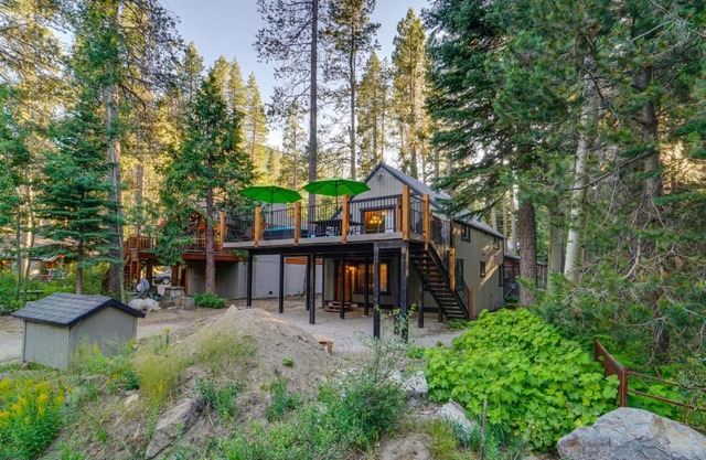 Truckee Family Home, Walk to Lake and 5 Mi to Skiing