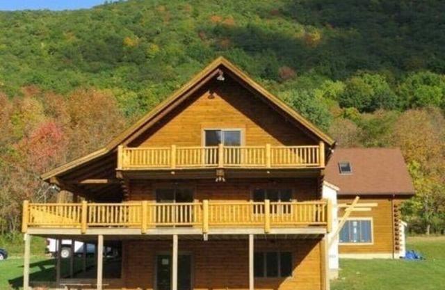 True Log Cabin Living at Bristol Mountain - Cabin Culture Unit A