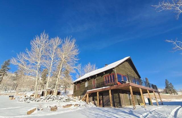 True mountain getaway with easy drive to over 6 ski resorts.