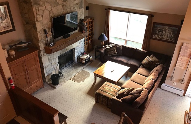 True Ski In / Ski Out aktualisiert 3 Bedroom End Unit direkt am Mount Snow