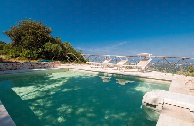 Authentische Trulli mit pool in der Selva di Fasano