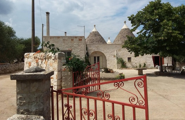 Neu auf der Website für diejenigen, die Ruhe lieben alten Trulli, mitten in der Natur.