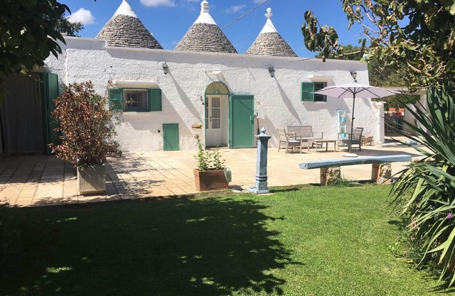 Trulli im Itria-Tal mit Schwimmbad und Pinienwald mit Hängematten ....... ein Märchen!