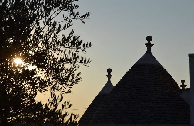Trulli in der Landschaft rund um Alberobello
