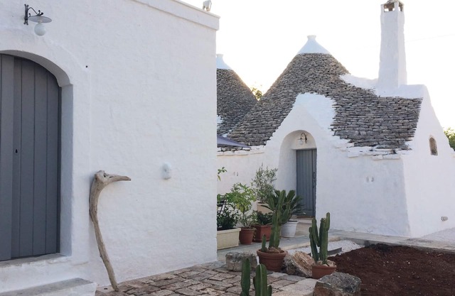 Unabhängiger Trullo in einem Trullodorf