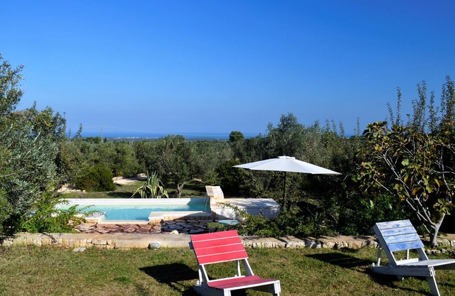 Trullo delle Fate, zauberhafte typische Residenz mit Meerblick, großer Garten, Ostuni