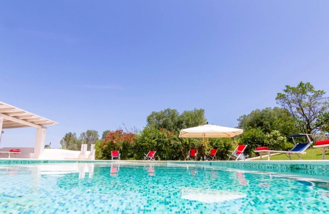 Ruhiger privater Pool Trullo in Apulien, große Freiflächen, Grillplatz, Parkplatz