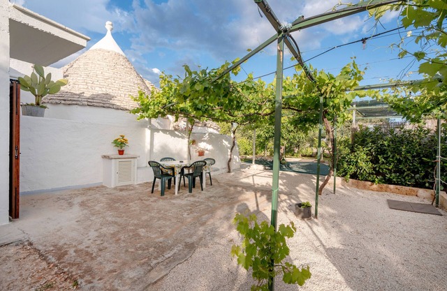 Trullo 'Negli Ulivi' mit privater Terrasse, Wi-Fi und Klimaanlage