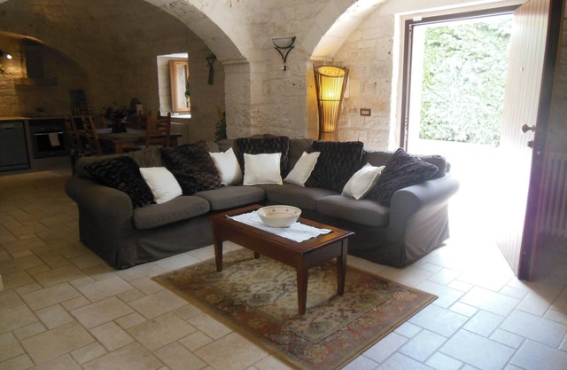 Komplett renovierte Villa (Trullo) mit großem Swimmingpool & hübschen Gärten in charmanter Lage