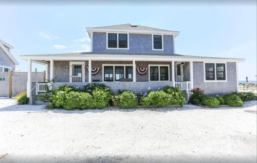 Truro Beachfront House For a Group