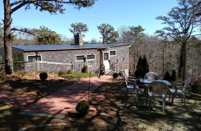 TRURO HOUSE, PRIVATE, QUIET, NEAR BEACHES