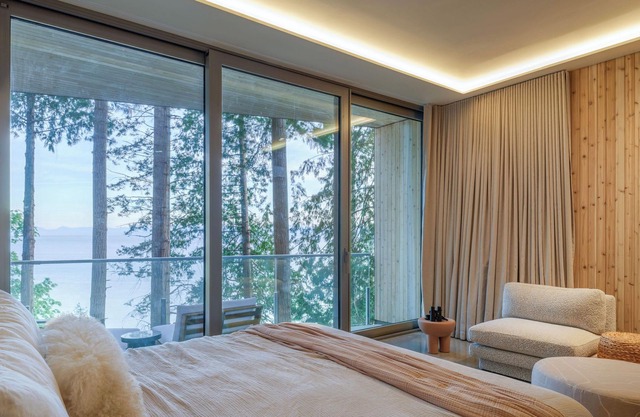 Tsuga Beach Inn - Waterfront Retreat - NEW - Salal Suite