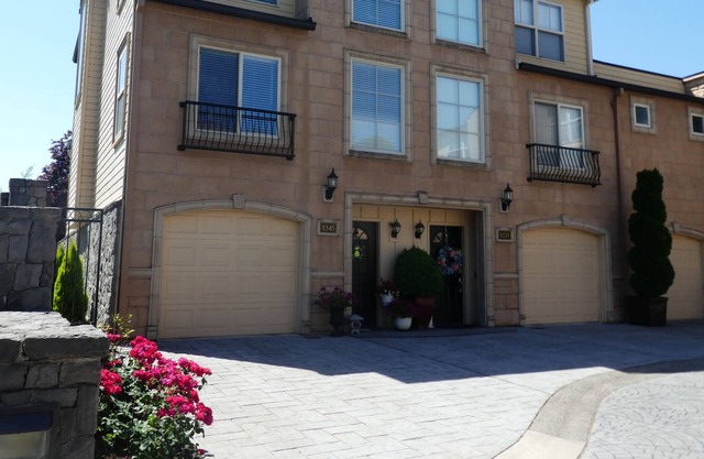 Tualatin Tuscan Lakeside Villa