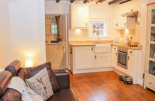 TUB BOAT COTTAGE, haustierfreundlich in Coalport, Ref 999464