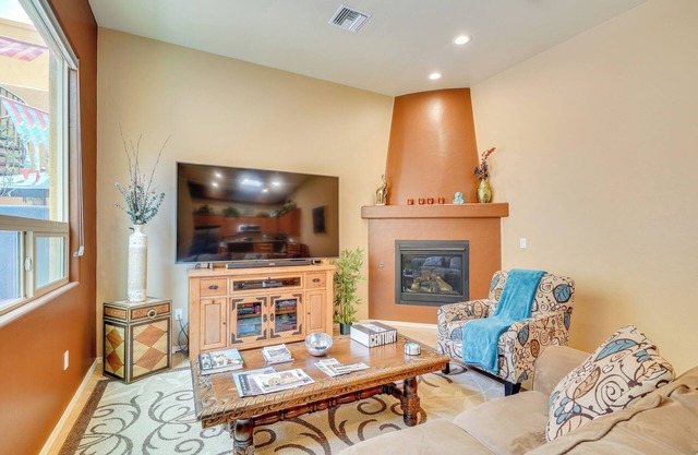 Tubac Adobe Townhome: Shop, Golf, Explore & More!