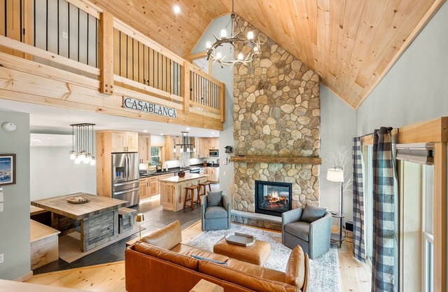 Tuckamore | Private Waterfront on Beaver Mountain Lake | Hot Tub