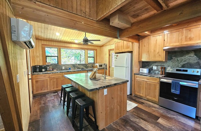 This cabin is a 3 bedroom(s), 2 bathrooms, located in Shaver Lake, CA.