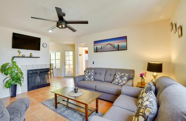 Tucson Oasis Heated Pool, Tennis Court, Hiking!