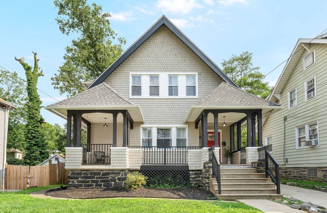 Near Eagles Field ,Cozy 6bed, 12 guest, PHL,UPENN, Fast Wi-Fi, King Bed, Parking