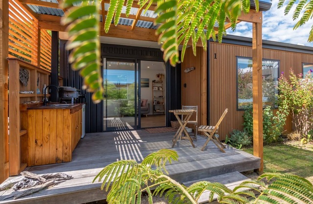 Tui Studio,a perfect hideaway nestled in tranquil surroundings just a few steps off th
