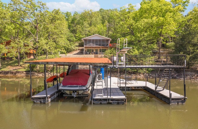 Tulip House - 3 bedroom in back of cove