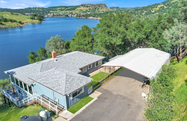 Lake Front Startseite! Panoramablick auf Lake Tulloch & Private Dock