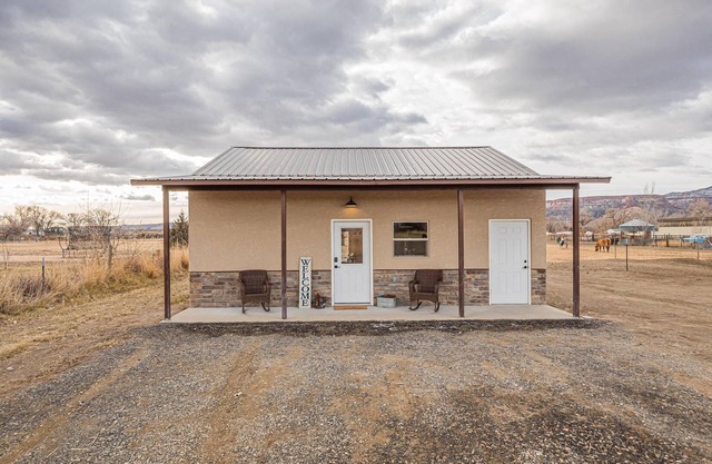Tumbleweed: Cozy 2 Suites, BBQ Grill & More!