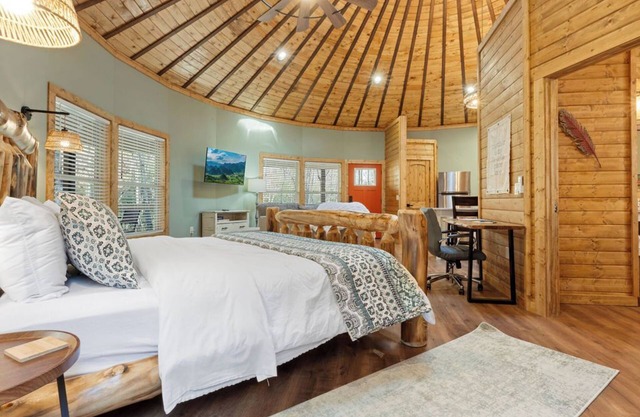 Tumbling Brook: Romantic Luxury Yurt Getaway in the Smoky Mountains