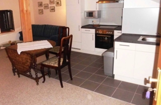 Turmwohnung - Zwei-Raum-Fewo (2 Personen+2 Aufbettungen) - Pension Nebeltal
