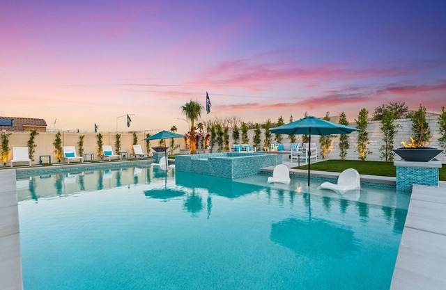 Turquoise Dream - Brand New, Close to festivals, Oversized Pool + golf + 3miles from festivals