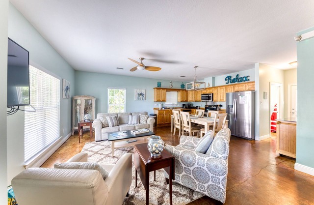 “Only 1 weekend available in June” Turtle Cove Cottage Downtown Ocean Springs!