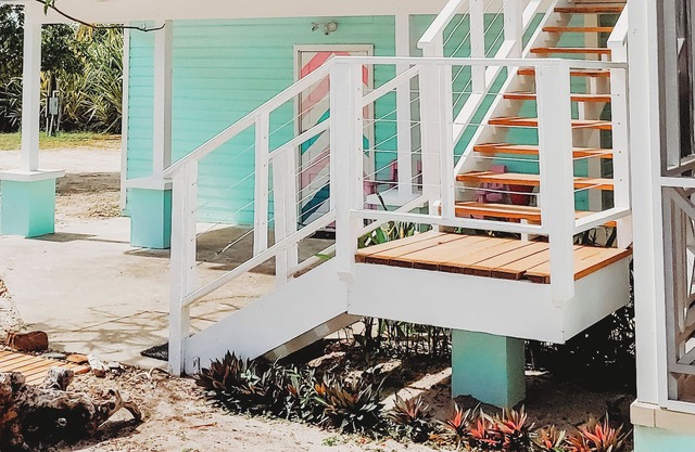 Turtle tides villa - located just outside of the lively Placencia village