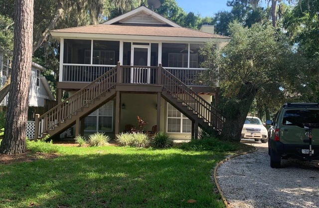 Turtle Villa: 4 bedrooms, 3 baths and Pet Friendly!